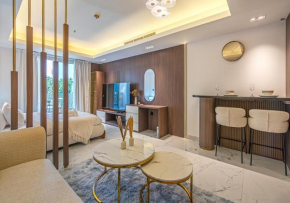 Luxurious Studio with Stunning Burj Khalifa, Pool & Lake Views Steps from Dubai Mall